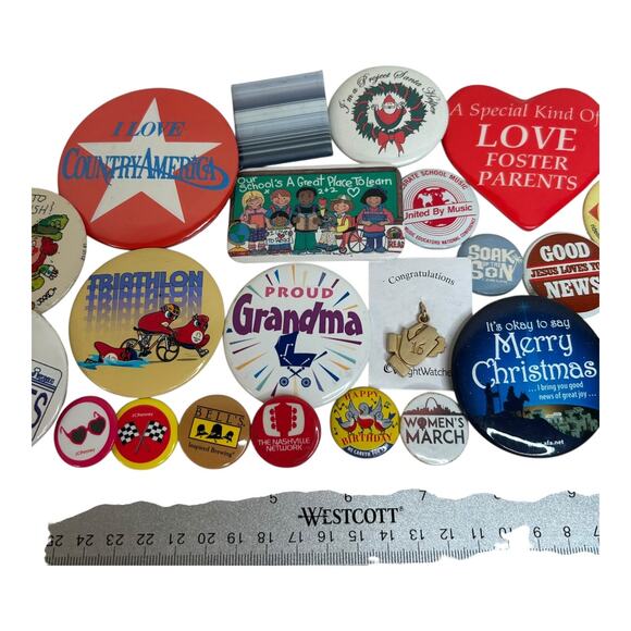 Vintage Buttons Pinback Buttons Random Lot - Picture 3 of 4